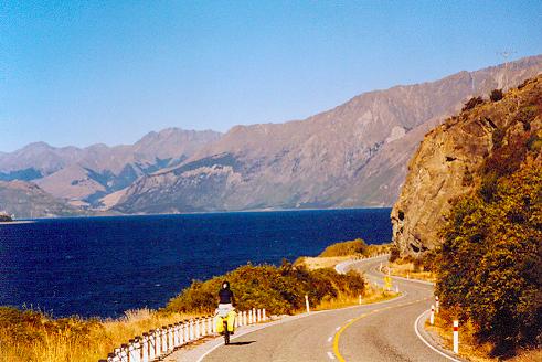Uferstraße des Lake Hawea