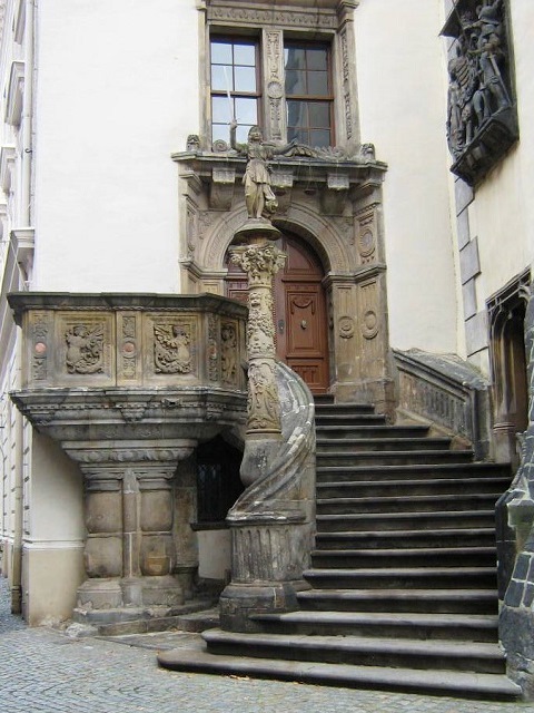 Rathaustreppe mit Verk�ndigungskanzel