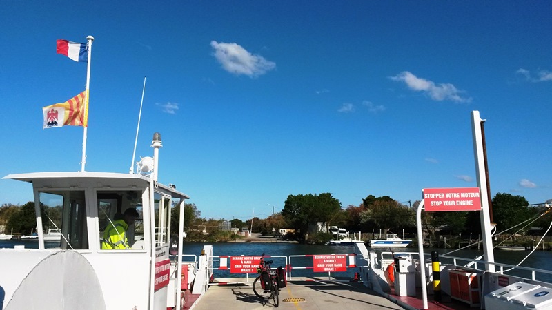 F�hre �ber die Kleine Rhone