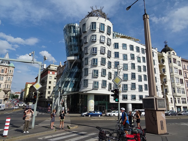 Tanč�c� dům (Tanzendes Haus)