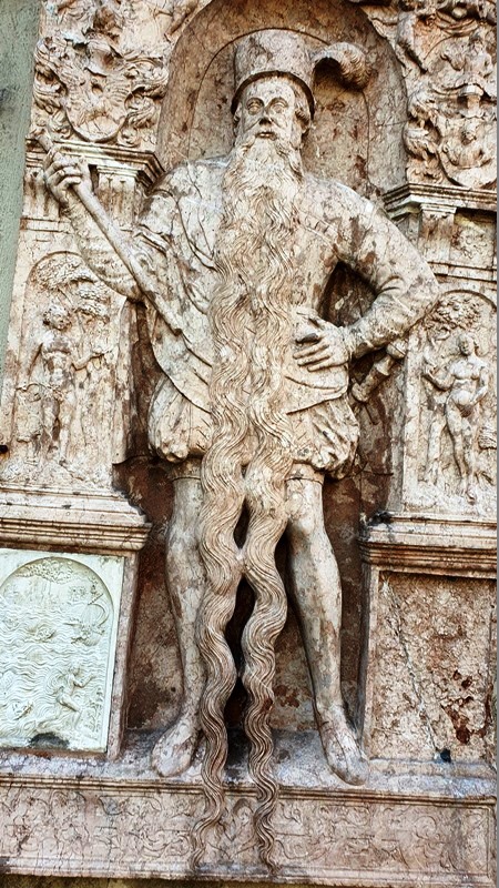 Epitaph mit 2 m-Bart